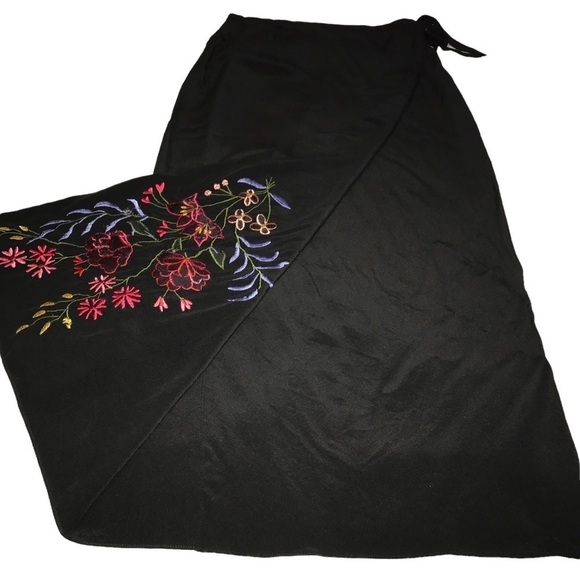 Woman’s Wrap Skirt 100% Silk Floral Embroidered Wrap Tie Maxi Skirt Black Size 6 - Picture 4 of 8